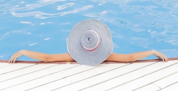 Los mejores productos para pasar un día en la piscina